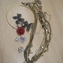 遺品整理 大量アクセサリー ブローチ　刻印 指輪 ネックレスイヤリング 未検品