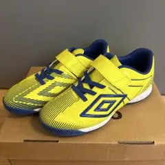 umbro トレーニングシューズ　19㎝