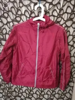 ユニクロ　ウインドブレーカー　赤　150