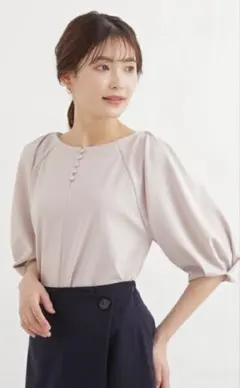 ナチュラルビューティーベーシック　くるみボタンラグランカットソー　M