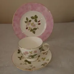 WEDGWOODワイルドストロベリー　カップ＆ソーサー、プレート 3点セット