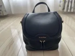 サマンサタバサ 黒いレザー丸型バックパック