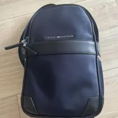 TOMMY HILFIGER ネイビーショルダーバッグ 男女兼用