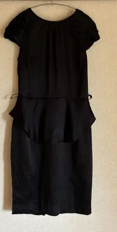 RED Valentino フリル付き黒ドレス タイトフィット　シルク