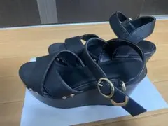 Heather 厚底ブラックストラップサンダル