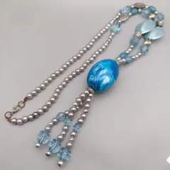 青と銀色のタッセルネックレス