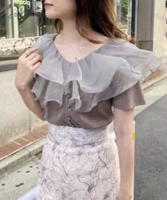 NICE CLAUP オーガンジーフリル襟テレコトップス グレー