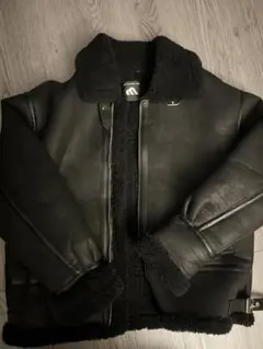 ボアライニング付き黒ジャケット