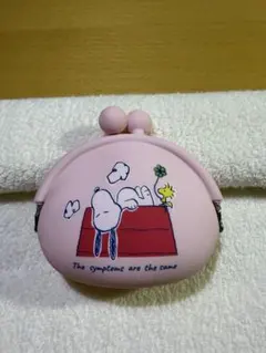 スヌーピー シリコンポーチ シリコンがま口　小銭入れ　犬のおやつ入れ　ピンク