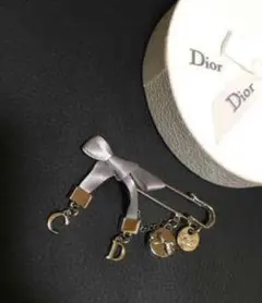 正規品*Diorディオール*リボンブローチ*チャーム*ロゴ*箱付*新品