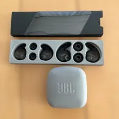 JBLイヤーチップセットとケースのサムネイル