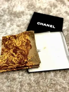 正規品　CHANEL ゴールド花柄シルクスカーフ ロゴ