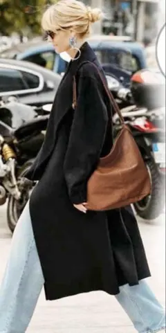 軽量 ショルダーバッグ アイボリー シンプル 通勤 斜めがけ 大容量