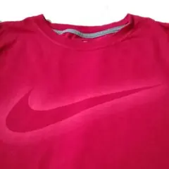 ナイキ NIKE レッドスウッシュ！　赤い 燃ゆるTee  ！