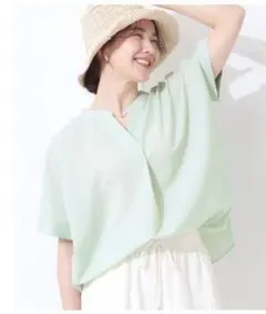 スキッパーネック 半袖ブラウス ライトグリーン　麻混　涼しい　春夏のサムネイル