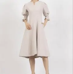 週末限定価格【美品】TONAL Vネック タック ワンピースのサムネイル