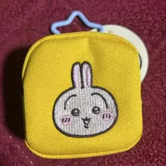 ちいかわ　カラビナつき 刺繍スクエアミニポーチ うさぎ