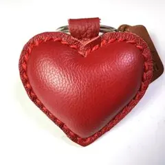 ハート型　キーホルダー　革製　 ぷっくりかわいい　 手作り　レザー　真っ赤