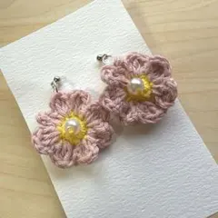ピアス　ハンドメイド　お花　パール　編み物　かぎ針編み　毛糸