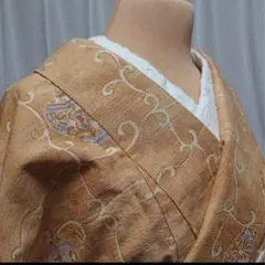 未使用品 本真綿紬 単衣 壺模様 淡いオレンジ色 紬