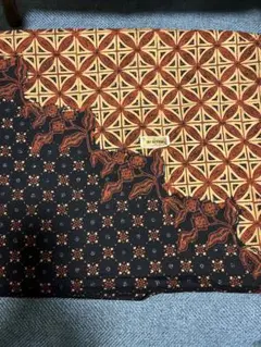 パテイック幾何学模様と花柄の生地4Mt