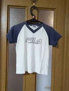 FILA Vネック ラグランTシャツ Mサイズ