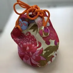 [ ちりめん細工 ] 巾着袋 石垣文様袋｜絹 古布 着物地 リメイク 小物入れ ちりめん細工 ] 巾着袋 石垣文様袋｜絹 古布 着物地 リメイク 小物入れ
