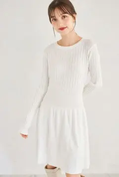 ケーブル編み切り替えリブニットワンピース　ホワイト