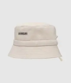 【新品】jaquemus バケットハット　サイズ60 最旬！JACQUEMUS(ジャックムス)のバケットハットを1万円台で