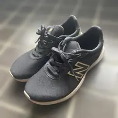 New Balance ブラック/ゴールド スニーカー25cm