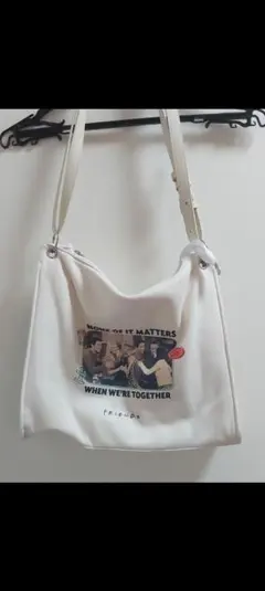 FRIENDS 海外ドラマ　ホワイトキャンバスショルダーバッグ