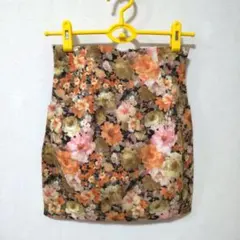 【新品・未使用☆】Magender 花柄 ミニタイトスカート オレンジ 茶色のサムネイル