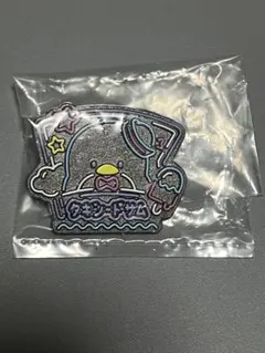 サンリオキャラクターズ ビビットネオンピンバッジ タキシードサム