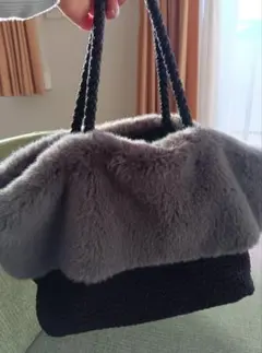 ファー付きトートバッグ 黒とグレー