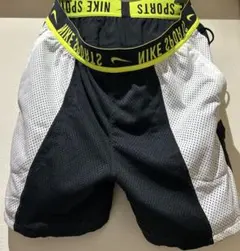 ぷ*ー様 【美品】ナイキ リバーシブル メッシュ ショートパンツ Lサイズ CJのサムネイル
