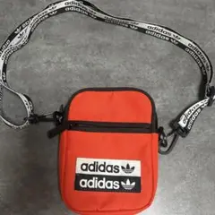 adidas オレンジ ショルダーバッグ