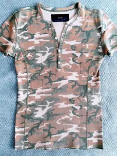 【美品】AKM カモフラージュ柄 ヘンリーネック Tシャツのサムネイル