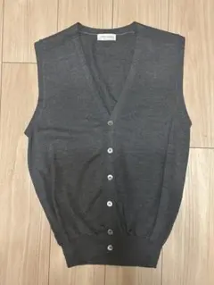 【美品】Gran Sasso / グランサッソ ミディアムグレー ニットベストのサムネイル
