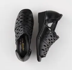 A066 ＜Miss Kyouko＞軽量パンチングオープントウサンダル