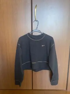 Nike DRI-FIT クロップドスウェット