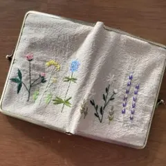 がま口型ハンドメイド草花刺繍柄 ビーズ付 文庫本ブックカバー 手帳 マルチケース