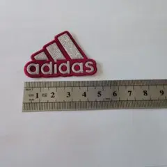 adidas 赤いロゴ刺繍ワッペン