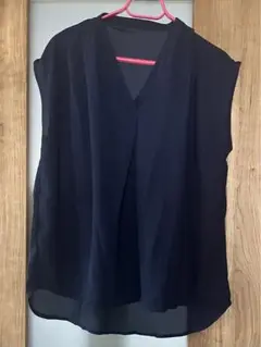 ケルシャンス　Vネック　ブラウス　紺色