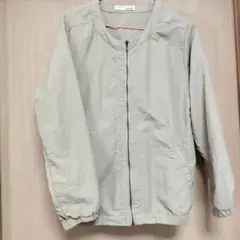 ベージュ ジップアップジャケット