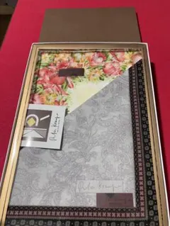 【新品・未使用】Pola Kruger ハンカチ 2枚　ギフトボックス入り