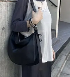 美品　イアパピヨネ　スワローマチショルダーバッグ　ear PAPILLONNER ear PAPILLONNER（イアパピヨネ）の「《本革/470g》スワロ―マチ