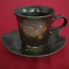 【未使用】九谷焼　九谷明山　金箔デザインのカップ＆ソーサー　１客