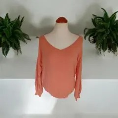 オレンジ Vネック 長袖ニット