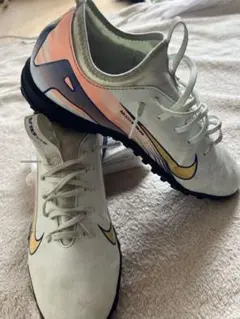 Nike サッカーシューズ ホワイト/オレンジ/ブルー