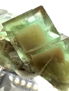 美結晶』 河北省産 フローライト 原石 鉱物標本 天然石 蛍石 - メルカリ